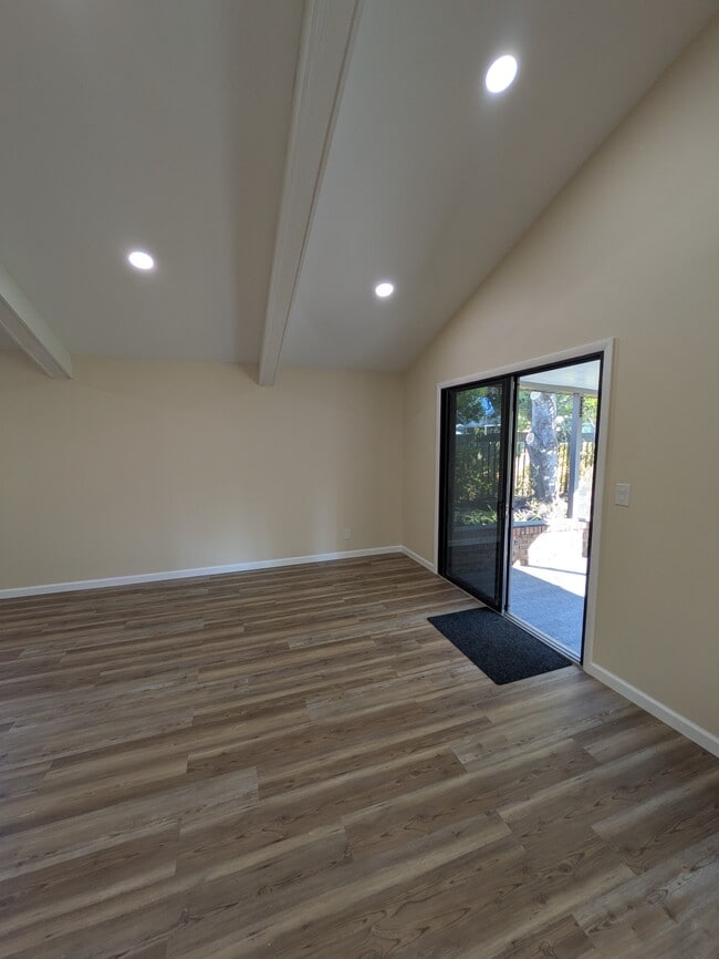 Photo - 349 Water Oak Ln