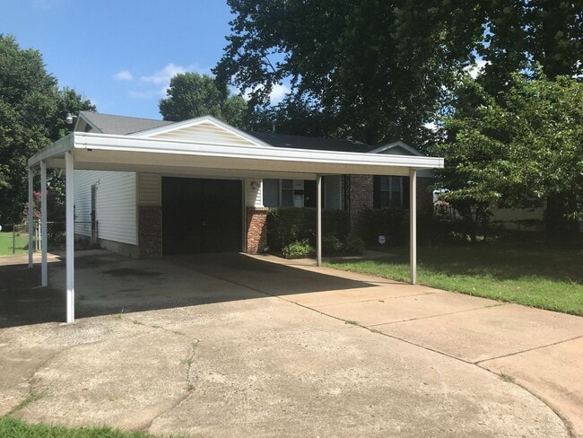 Photo - 3 bedrooms, 1.5 bath, close to Brookside restaurants, shopping and entertainment.