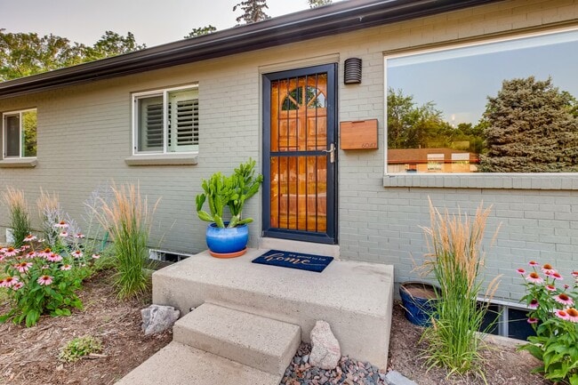 Photo - 6047 Independence St