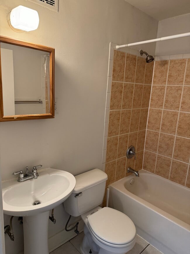 1M1 - 28 E Mount Vernon Pl Unit 4