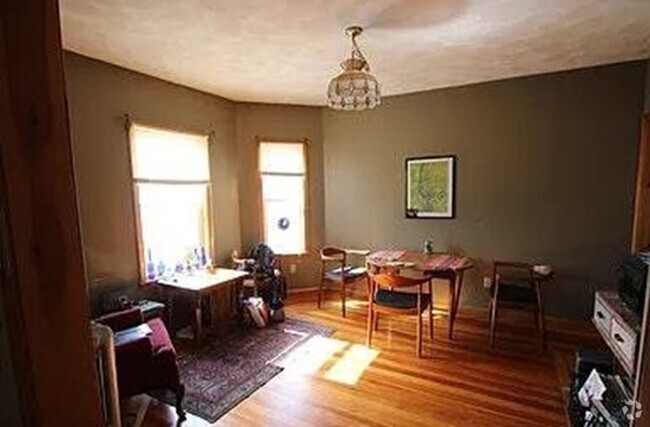Building Photo - 27 Princeton St Unit 2 Rental