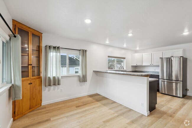 Building Photo - Kennett Triplex Unit #1 Rental