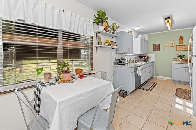 Photo - 906 Debus Dr