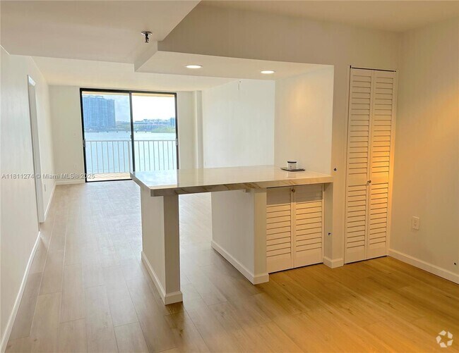 Building Photo - 17878 N Bay Rd Unit 306 Rental