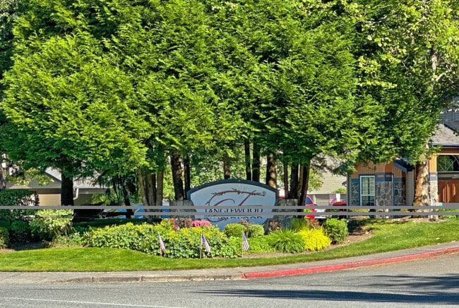 Photo - 25025 SE Klahanie Blvd Unidad K102