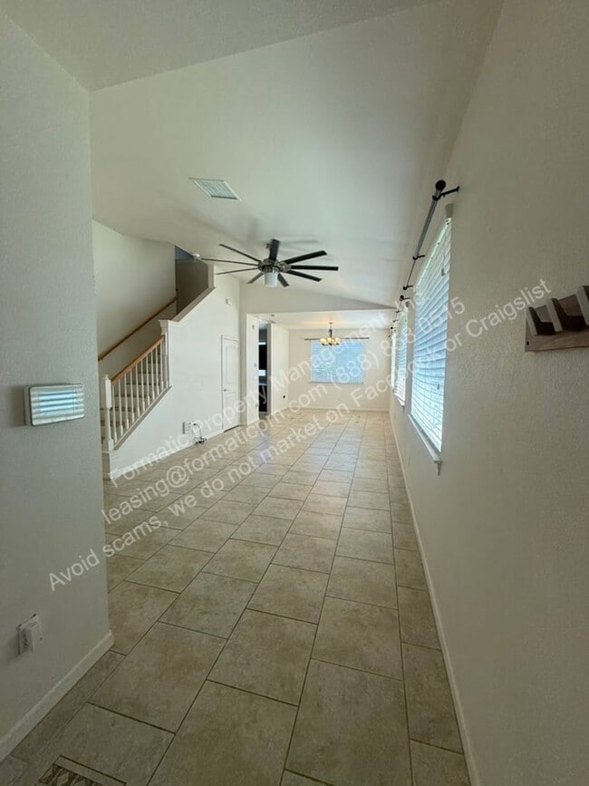 Photo - 1295 Kukulu St