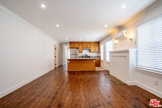 Building Photo - 1409 Bronson Ave Rental