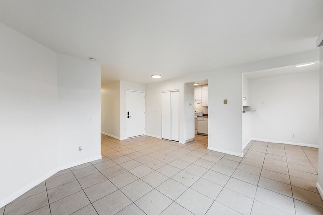 Building Photo - 2701 High St Unit 102 Rental