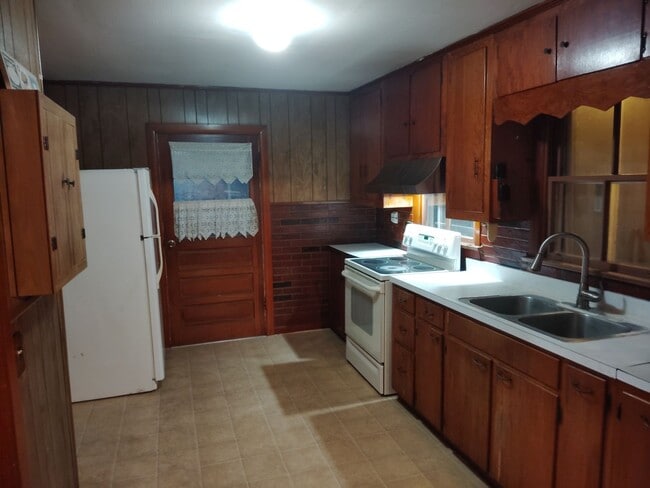 Photo - Vintage 2 Bedroom home near downtown Lake City