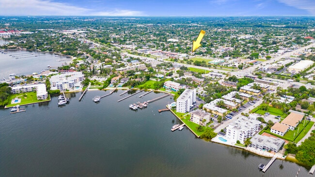 Building Photo - 301 W Ocean Ave Unit 10