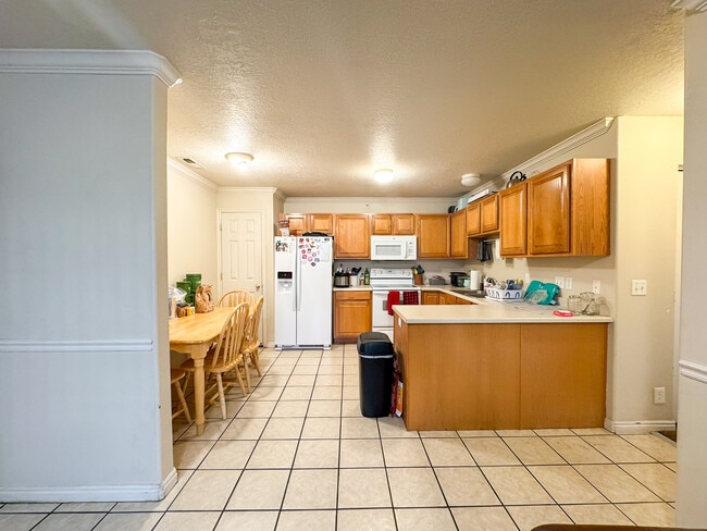 Photo - 1080 E 450 N