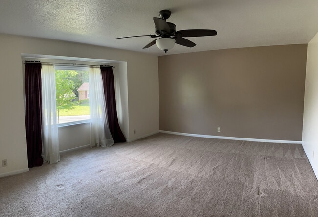 Photo - 232 Shawn Dr