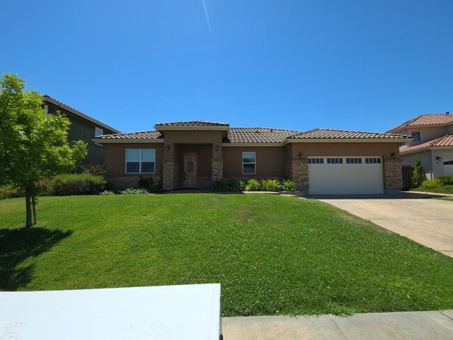 Building Photo - 3 bed 2 bath Lakeport Home