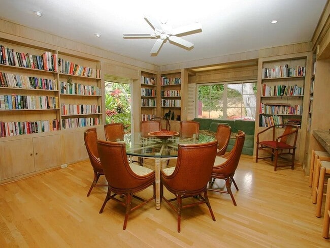 Photo - 3887 Owena St