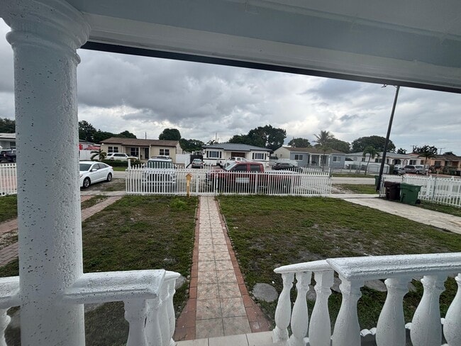 Photo - 250 E 34th St