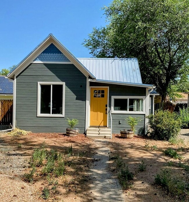Building Photo - Downtown Cottage newly remodeled 2 Bed and... Rental