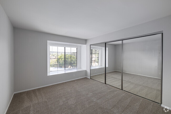 2BR, 2BA - 1,000SF - Bedroom