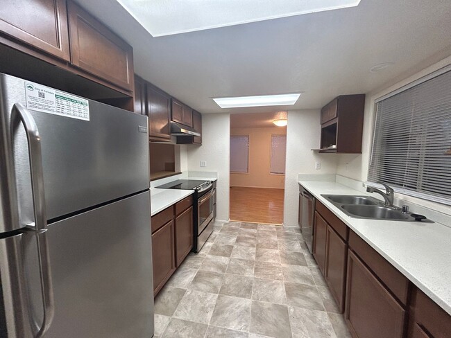 Photo - 5888 Shannon Ave