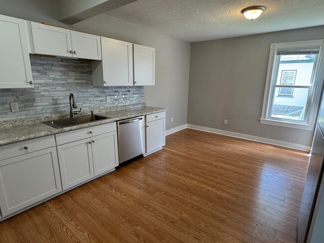Photo - 141 Laurel St Unit 1