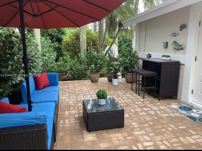 Building Photo - 9760 SW 148th St Unit studio