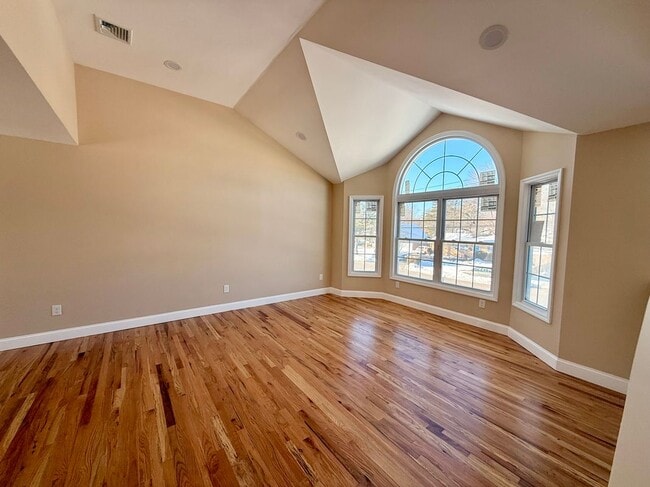 Photo - 230 Clark St