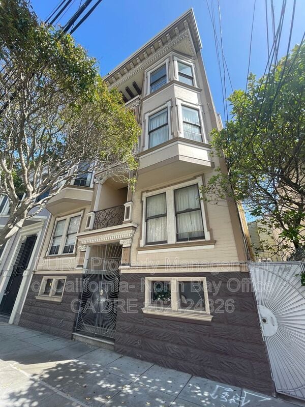 Photo - 35 27th St House