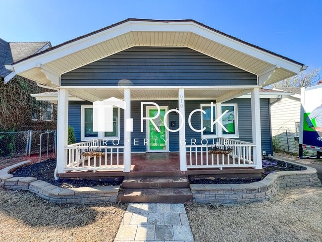 Building Photo - Must See 3 Bedroom/3 Bathroom Home near Edgemere Park