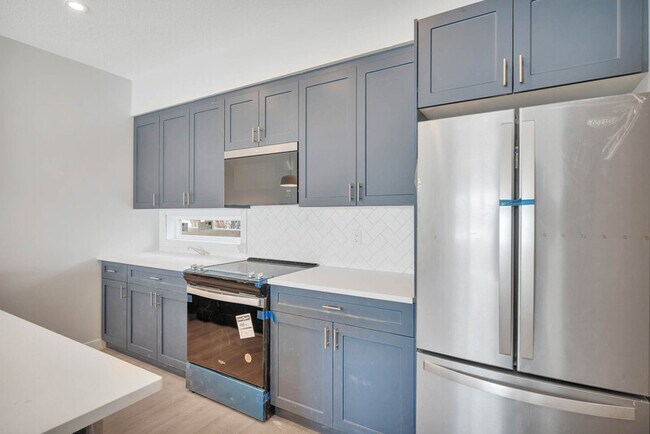 Photo - 14405 127 St