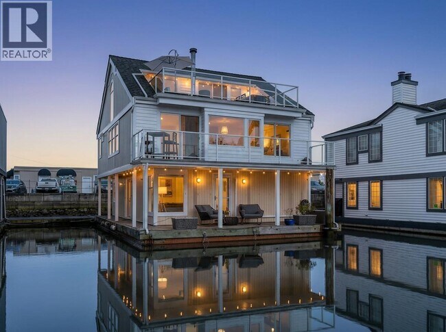 3459 River Rd W