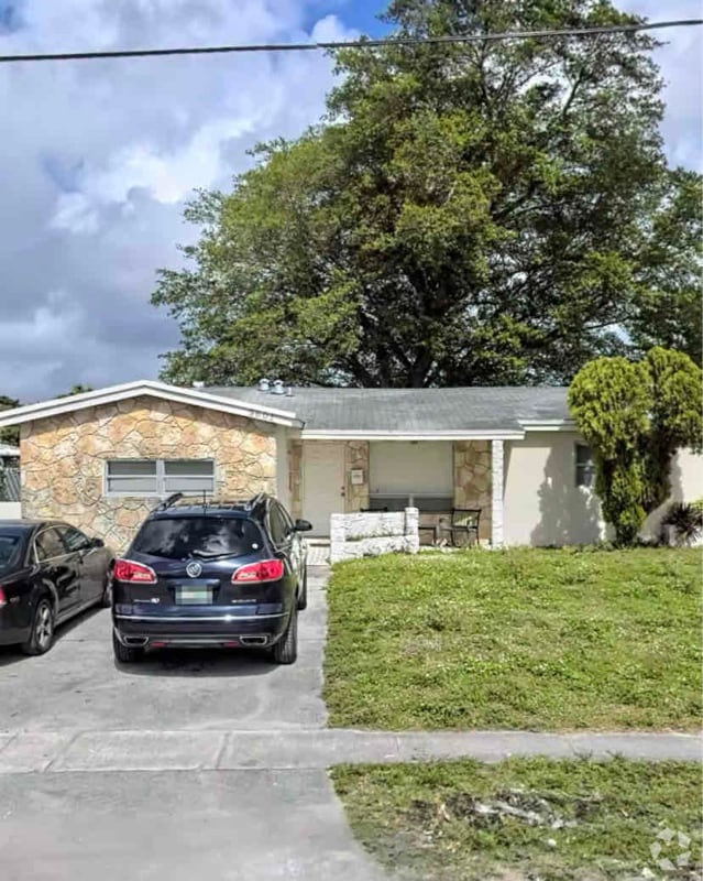 Building Photo - 3601 NW 37th St Rental
