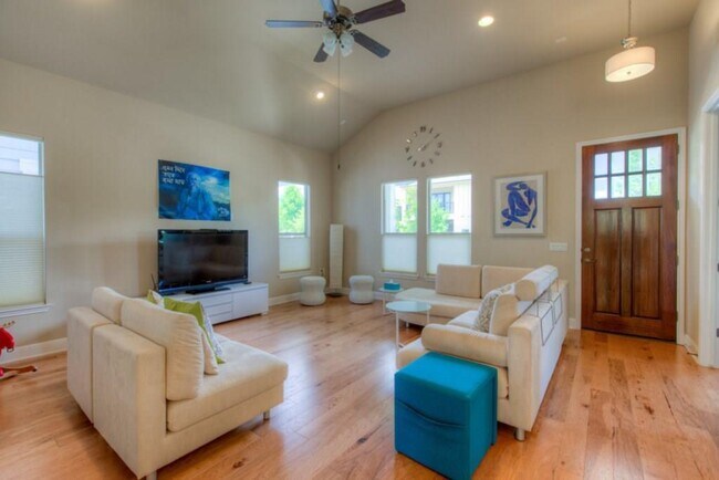 Photo - 4524 Ruiz St