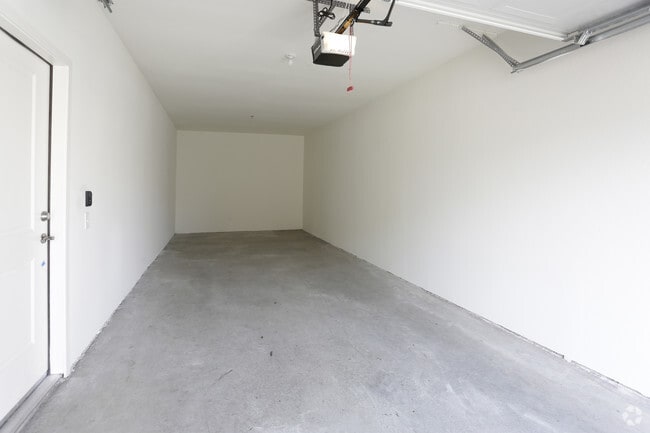 1BR, 1BA - 930 SF