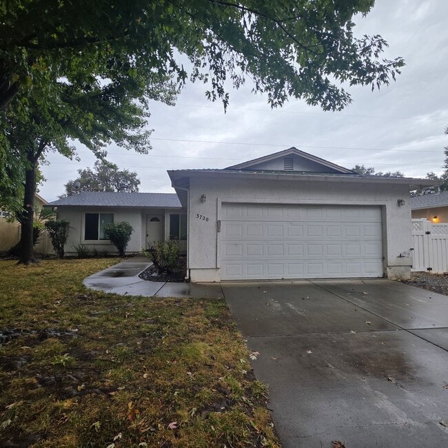 Photo - 3720 Vinewood Dr