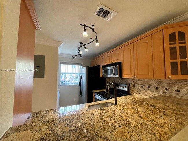 Photo - 7915 NW 8th St