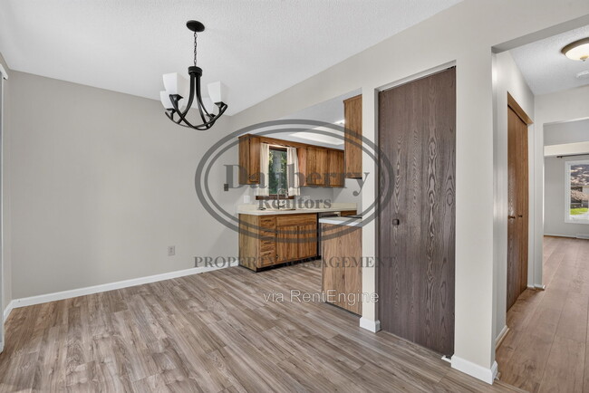 Photo - 5409 Westcastle Dr Unidad Apt 4
