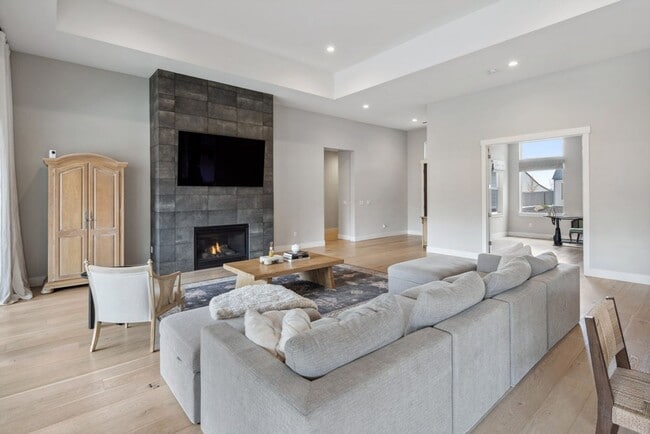 Photo - STUNNING AND MODERN Masterpiece!