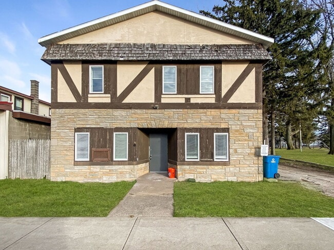 Building Photo - 104 S Beechtree St Unit A