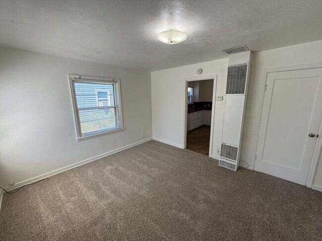 Photo - 1345 Lee St SE