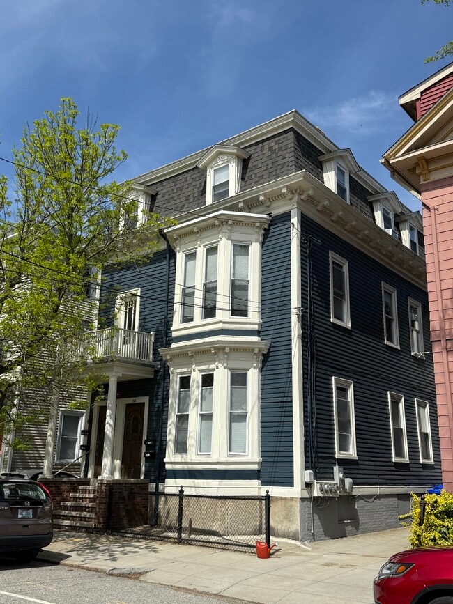 Building Photo - 124 Vinton St, 2 Unit 2