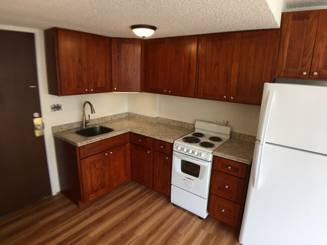 Building Photo - Kapiolani Terrace remodeled Studio.