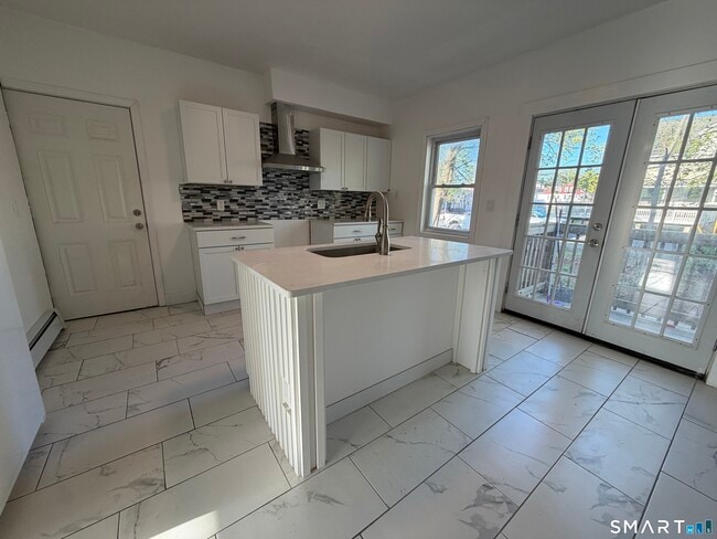 Photo - 402 Allen St