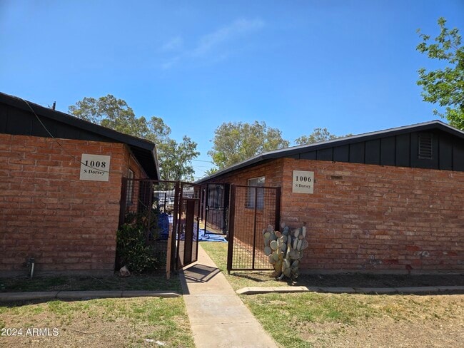 Building Photo - 1006 S Dorsey Ln Rental