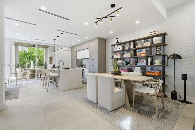 Photo - 454 Fernwood Rd