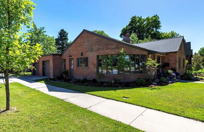 Building Photo - Gorgeous 1945 House across from UM