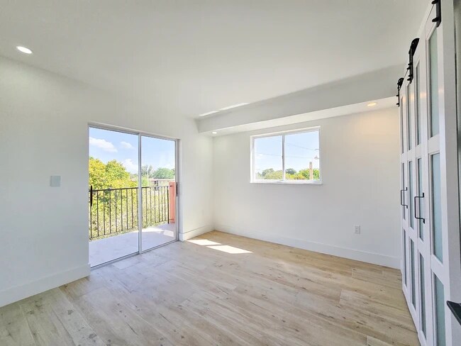 Photo - 2921 SW 10th St Unit 38
