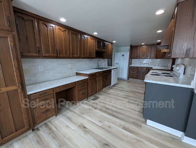 Photo - 710 E Cook Rd