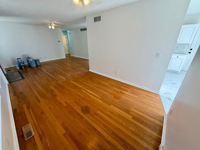 Photo - 118 Seattle Slew St