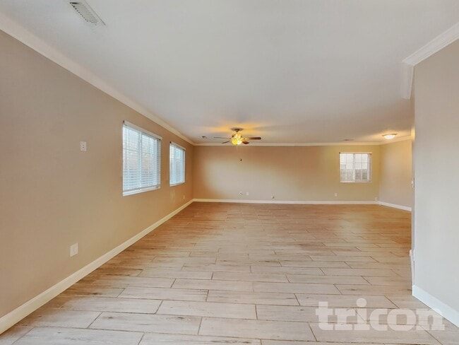 Photo - 3733 Eskdale Dr