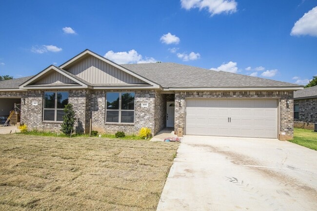 Building Photo - ***207 Alder Street***