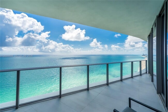 Building Photo - 15701 Collins Ave Unit 2903